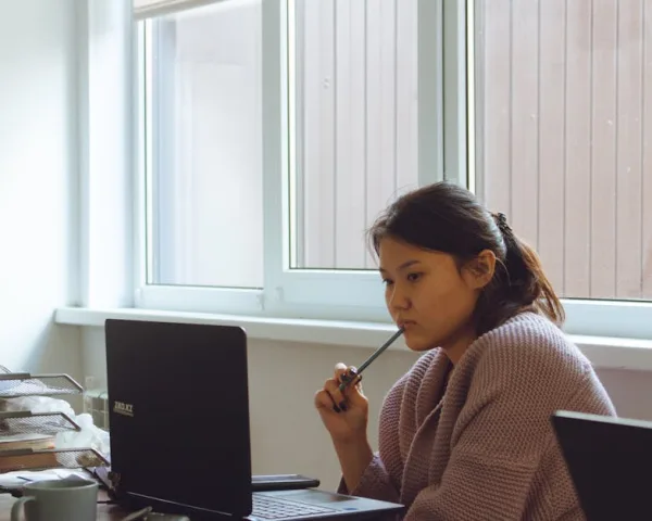 Freelancer mı Ajans mı? İşiniz İçin Doğru Seçim Hangisi?